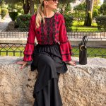 Γυναικεία μπορντό μπλούζα EIRIANNA με μαύρη δαντέλα, φλοράλ μοτίβα και μακριά μανίκια με βολάν